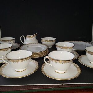Vintage Royal Doulton 21 Piece Service 6 Tea / Luncheon Set Excellent Condition